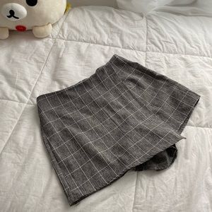 🖤 Gray grid-patterned skort 🖤